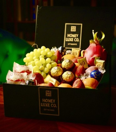 Blissful Bloom Petite Hamper | Fruit & Chocolate Gift | Honey Luxe Co.