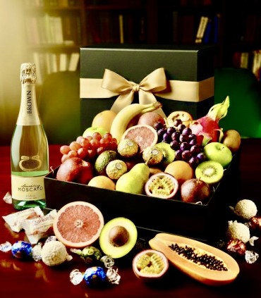 Orchard Bliss with Moscato Large Hamper | Luxury Fruit, Chocolate & Wine Gift | Honey Luxe Co.