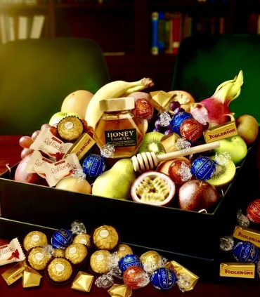 Orchard Bliss with Moscato Large Hamper | Luxury Fruit, Chocolate & Wine Gift | Honey Luxe Co.